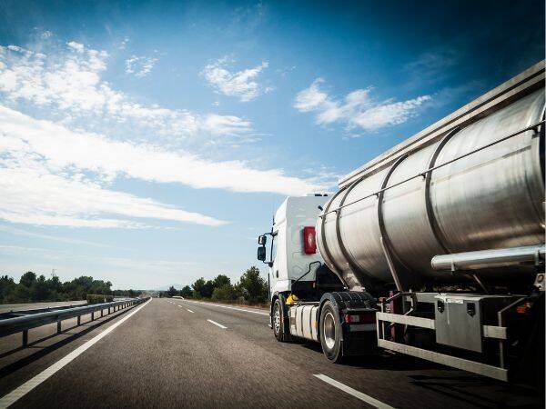 Zarządzanie logistyką w hurtowej sprzedaży paliw: klucz do efektywnego przepływu energii